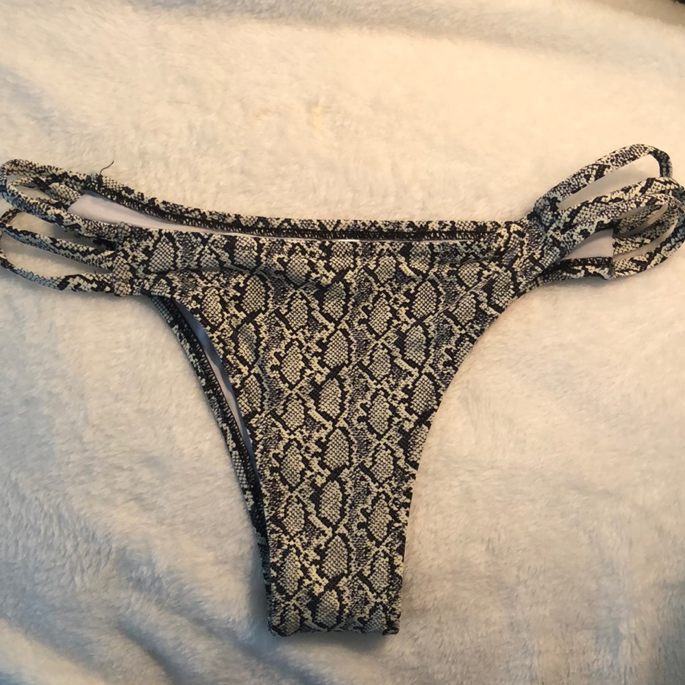 Snake Skin bikini bottoms Never Worn!!